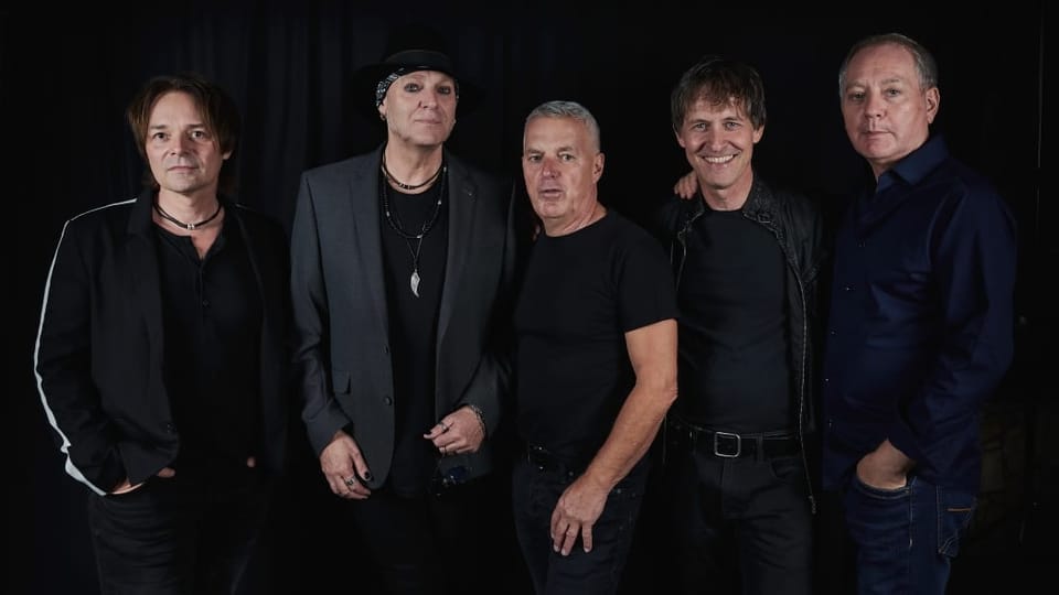 Ad-Rian: Ein Musiker mit langer Reise und neuem Album - Audio ...