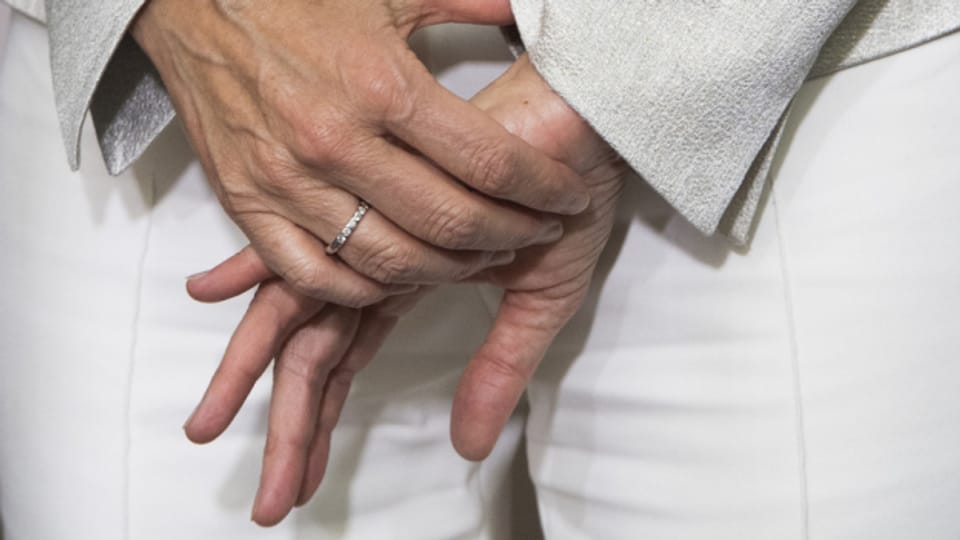 Hand Innerhalb Hand Hand in Hand – Kulturgeschichte eines Symbols - Audio & Podcasts - SRF